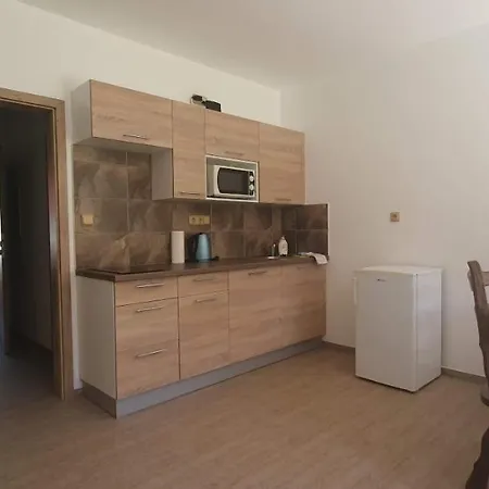 Adieu Apartment *